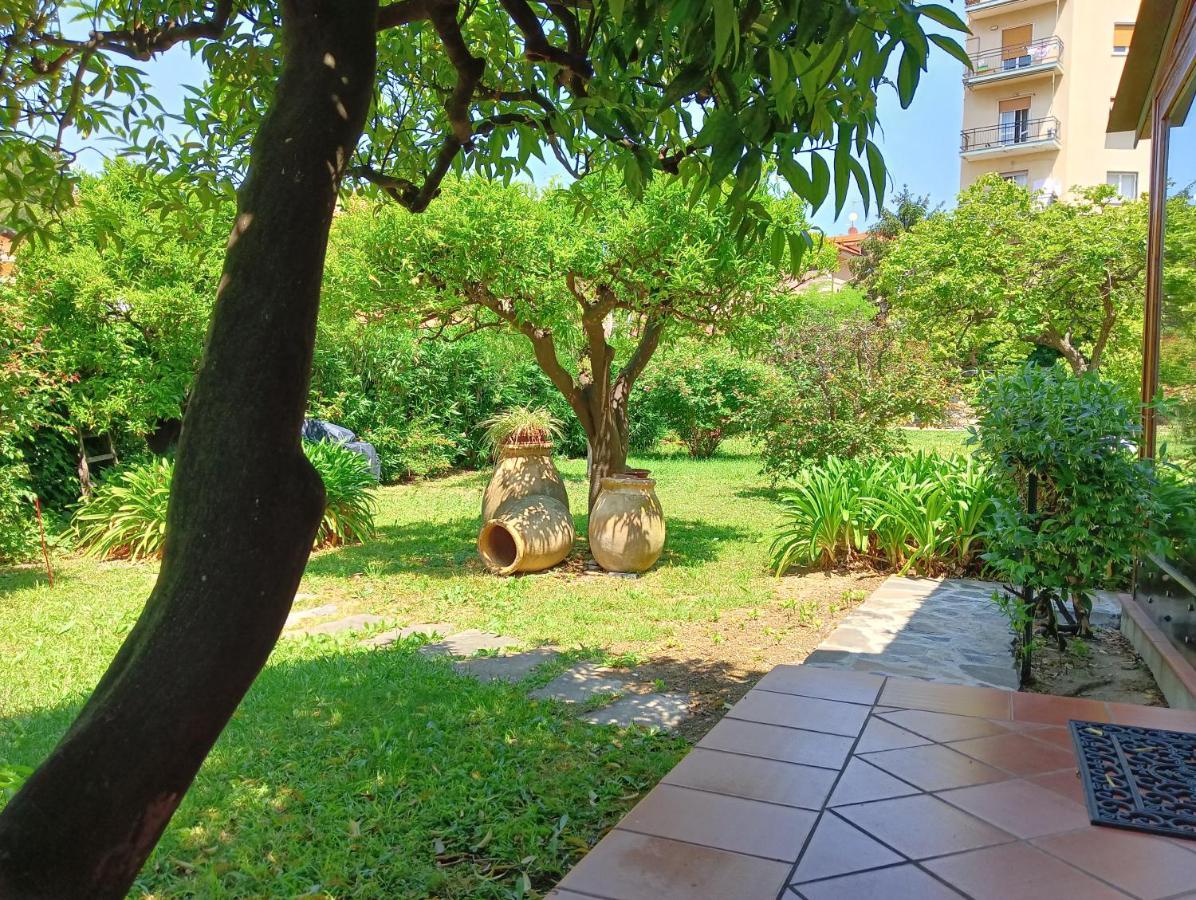 Villetta Con Giardino A Due Passi Dal Mare Imperia Exterior foto